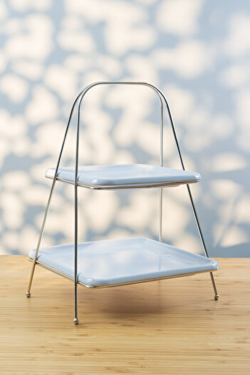 Yaren Style Lüks İki Katlı Gümüş Renkli Metal Servis Sunum Standı – 22×22 cm / 18×18 cm Tabaklı, 32 cm Yükseklik