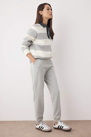 Trendyol Collection Gray Melange Waist Detail Jogger Thick Fleece Inside Knitted Sweatpants Twoaw26Ea00018