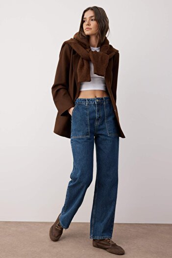 Trendyol Collection Sötétkék magas derekú széles lábszárú farmernadrág zsebrészlettel TWOAW22JE0595