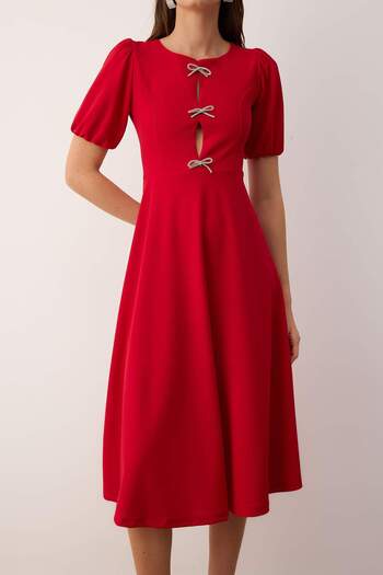 Trendyol Collection Κόκκινο πλεκτό φιόγκο σε γραμμή Α με κομψό βραδινό φόρεμα νυχτερινής επίσημηςεπίση