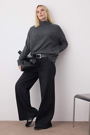 Trendyol Collection Anthrazitfarbener Strickpullover mit breiter Passform – weich strukturiert TWOAW23KZ00469