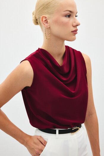 Sateen Degaje Collar Sleeveless Blouse - Burgundy