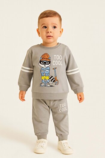ww waka waka kids store Момчешки комплект спортен екип „Too Cool“ с принт на суитшърт и долнище