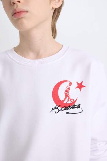 DeFacto Erkek Çocuk Beyaz Bisiklet Yaka Atatürk Baskılı Nakışlı Sweatshirt D8200A824WN