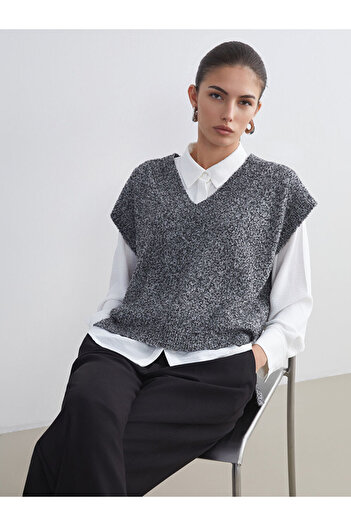 LC Waikiki Sparkling Choices from Shining Store |   V-Neck Women's Knitwear Sweater
