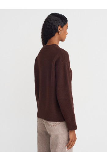 Dilvin 10640 Crew Neck Soft Textured Knit Sweater-Brown