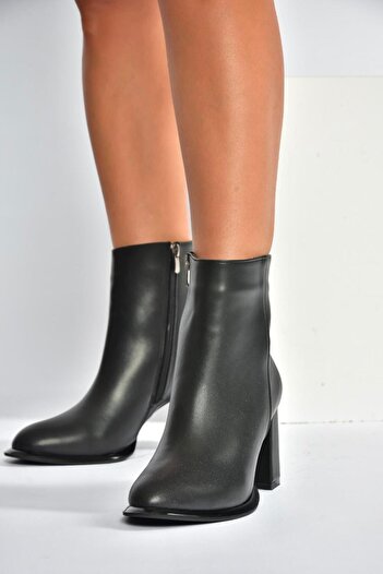 Fox Shoes V590166309 Siyah Kalın Topuklu Klasik Kadın Bot