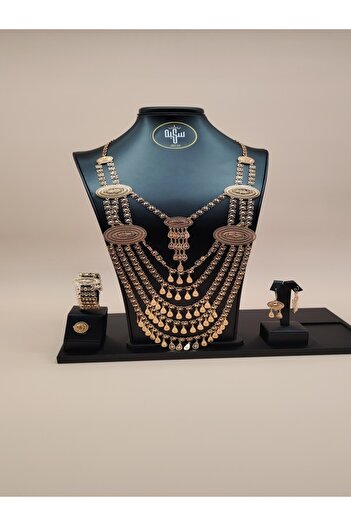 GENERIC4 Large 21 karat gold alternative royal set, consisting of 4 pieces