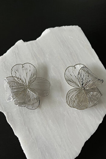 stravis Wire Flower Earrings