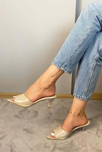 Les Passent Women's Beige Patent Leather 7 cm Thin Heeled Pointed Toe Slippers