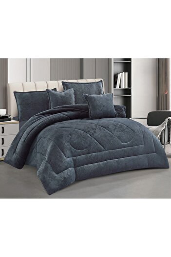 SNOOZYL A double winter bedspread made of soft velvet and luxurious fur to provide warmth and add beauty and elegance to your room.