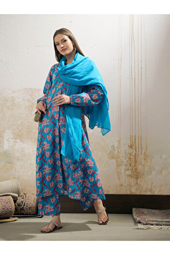 Sassafras By Styli Blue Floral Cambric V Neck Kurta, Pencil Pants and Dupatta Set