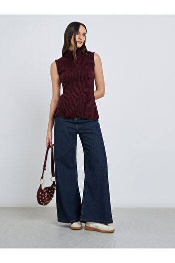 Styli Burgundy Ribbed Turtleneck Sleeveless Sweater