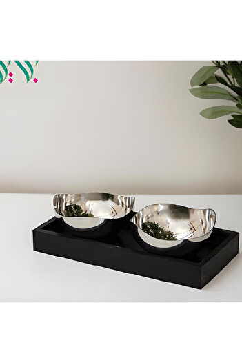 Generic Elegant serving set consisting of 2 stainless steel plates with a wooden base