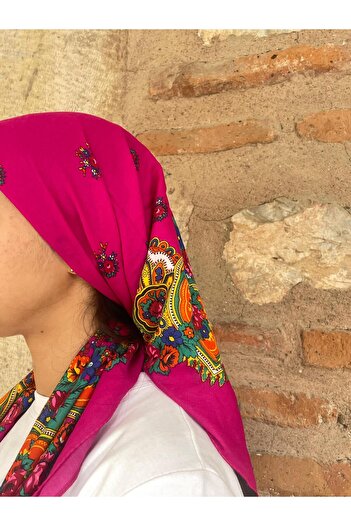 Sobe Hediyelik Mardin Calligraphy Pink Floral Patterned Headscarf on Pink Background 100X100 cm – Dowry and Daily Use