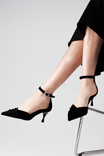 Mio Gusto Dina Black Velvet Fabric Women's Heeled Shoes