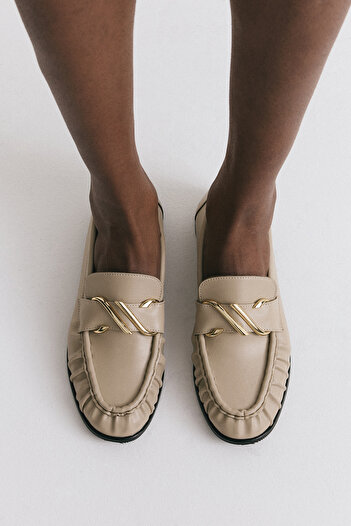 LUTVELIZADE Loafer 2511 - Бежови дамски мокасини с извита катарама