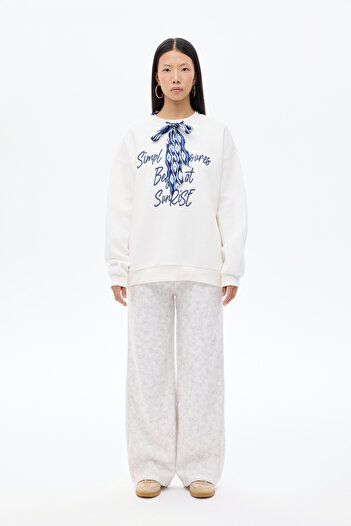 Quzu Oversize Sweatshirt with Scarf and Text Embroidery Ecru