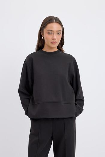 KADRİYE BAŞTÜRK Oversize Side Slit Short Sweatshirt Black