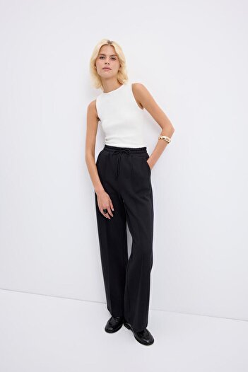 KADRİYE BAŞTÜRK High Waist Stitching Detail Relaxed Fit Trousers Black
