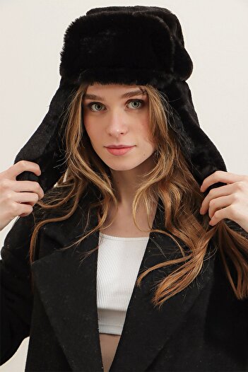 VAGGON Women's Black Faux Fur Earflap Beanie Prmx2469