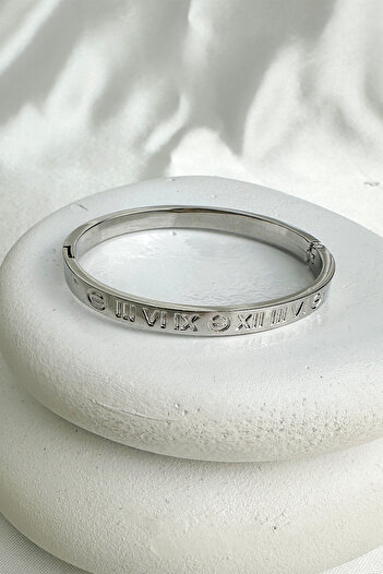 Modex Roman Numeral Detail Metal Bracelet (Inner Diameter: 6cm)