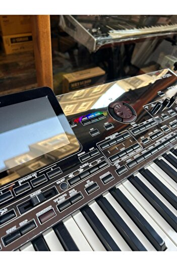 KORG PA4X-61 TUŞ SİLVER MODEL CAM MASKE