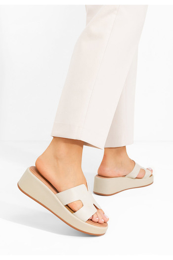 B T Shoes Παντόφλες με πλατφόρμα Malynda μπεζ