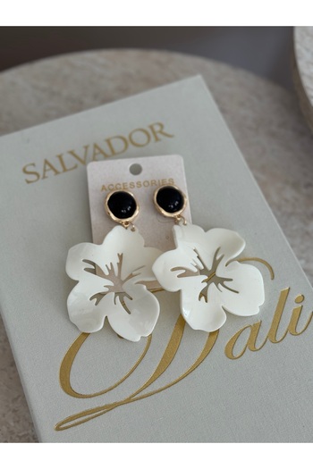 LUXSTONE أقراط ذهبية كبيرة بيضاء اللون من ماركة Flower