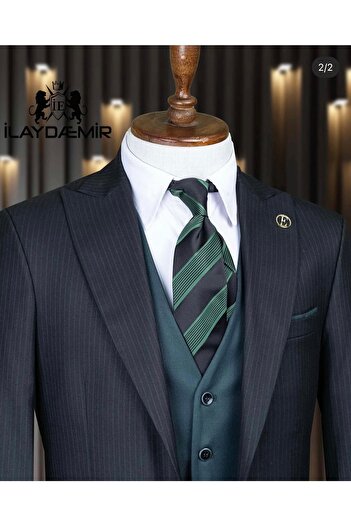 ilayda emir Black and Green Striped Suit