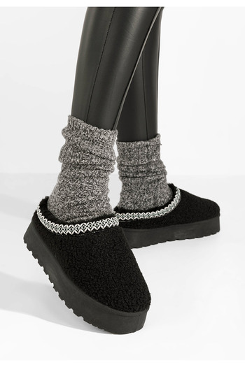 B T Shoes Černé pantofle na platformě Delsie