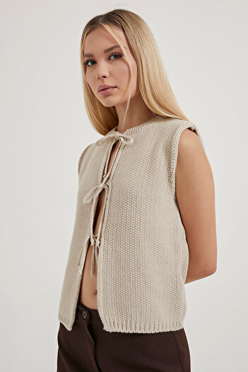 Arma Life Women's Basic Cream Crop Knit Vest with Tie Detail