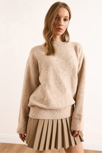 Olalook Women's Milk Coffee Crew Neck Soft Textured Relaxed Fit Sweater Kzk-19000992