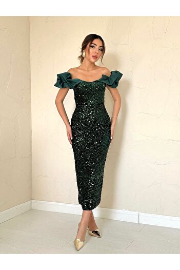 Afiş Butik Emerald green sequined off-the-shoulder midi dress
