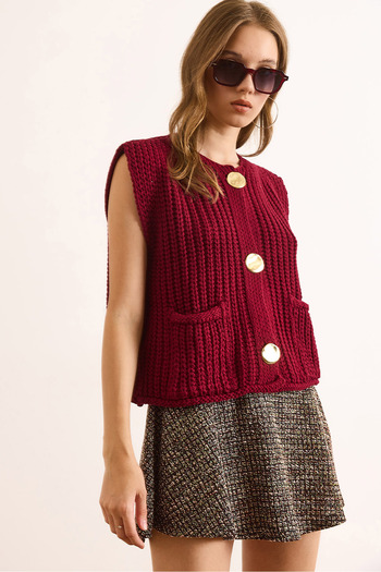Olalook Women's Burgundy Large Gold Button Thick Knit Sweater Vest Ylk-19000087