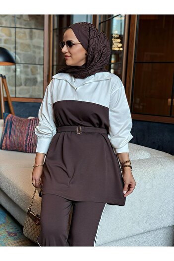 Aselim Hijap Moda Γυναικείο Τζιλάτικο Σετ Μοντέρνο Υφασμάτινο Μοντέρνο Σετ με Λεπτομέρεια Ζώνης – Ανοιχτό καφέ
