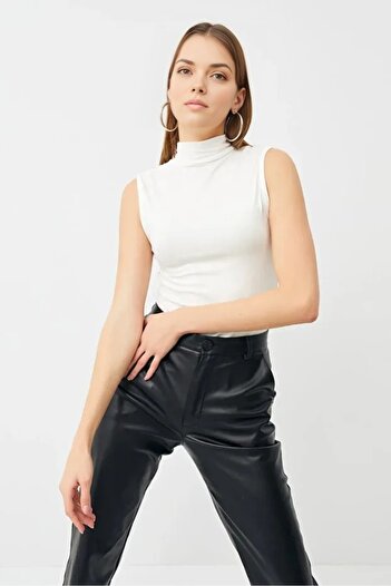 Trend Sizde Women's White Set of 2 Sleeveless Bodysuits
