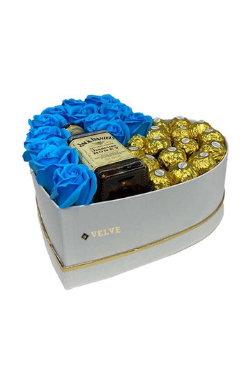velve Cadou Sweet Honey cu trandafiri de sapun, Jack Daniel's si 16 praline Ferrero Rocher, Albastru