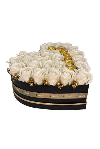 velve Aranjament floral Serenity White, cutie inima cu trandafiri de sapun, Ferrero Rocher, Alb