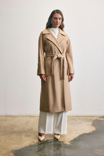 KENT Long Light Beige Coat with Collar Detail