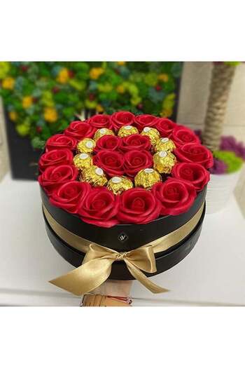 velve Gift for women, black round box with soap roses and Ferrero Rocher pralines, red, Red