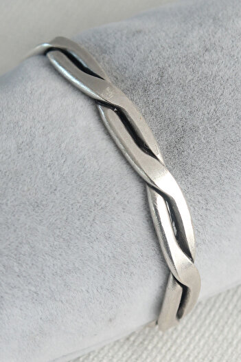 Skygo Authentic Silver Color Motif Embroidered Plate Men's Bracelet - TJ-EB3618