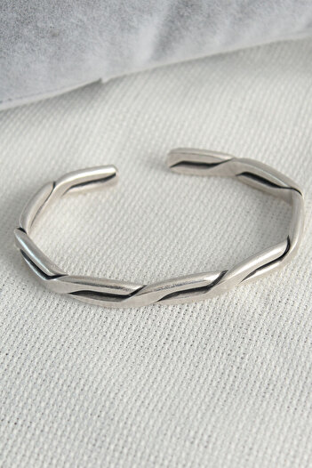 Skygo Authentic Silver Color Motif Embroidered Plate Men's Bracelet - TJ-EB3618