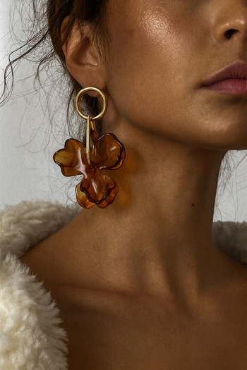 FloresDeCarnaval Amber Bloom Autumn Flower Earrings – Gold Hoop Detail