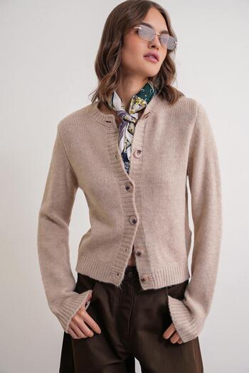 Mixray 6951 Women's Crew Neck Buttoned Knitwear Short Cardigan Beige