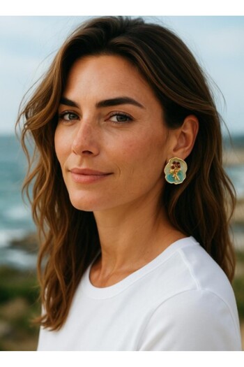 BuradaBuldun Stylish Earrings with Gold-Colored Floral Motifs