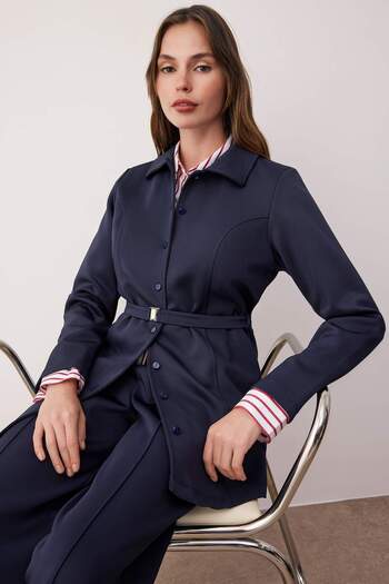 Trendyol Modest Σετ αθλητικής φόρμας με λεπτομέρεια από ύφασμα κατάδυσης/σκούμπα με λεπτομέρεια σε μπλε ναυτικό χρώμα TCTAW26EN00003