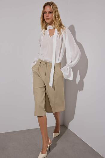 Trendyol Collection Weiße, ungefütterte Partybluse mit Neckholder in limitierter Auflage TPRAW26BZ00025