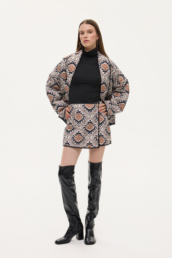 Quzu Ethnic Patterned Piping Detailed Quilted Mini Shorts Skirt Ecru