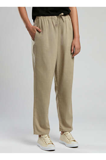 Lee Cooper Standard Waist Tapered Fit Beige Women's Trousers 252 Lcf 221002 Alberta Beige